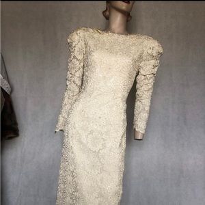 Vintage 70s Deona of Brisbane white
hourglass ribbon lace backless cocktail